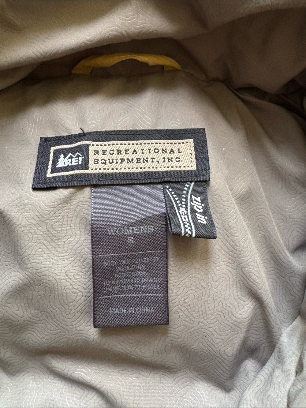 REI Woman Olive Green PufferJacket Sz S, preowned - Picture 6 of 6